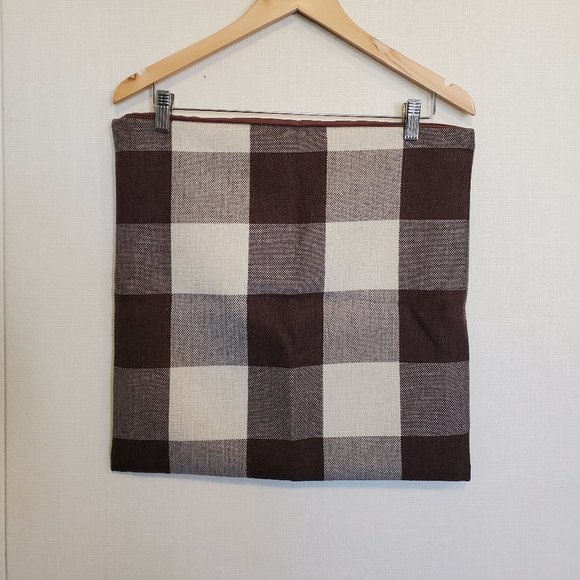 Set of 2 brown and white‎ checkered pillowcases. Pillow not included. - Picture 1 of 1